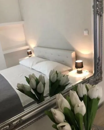 Modern In * Split